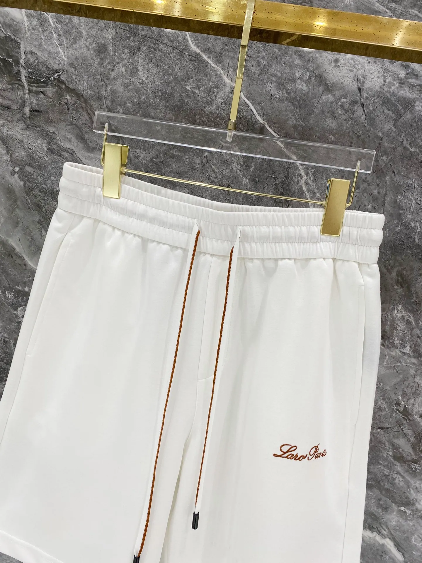 Lp Nuoyoupanya 2026ss spring and summer New Arrival casual short-sleeved shorts suit, Premium version! The custom-made fabric Breathable in the counter has high comfort, impeccable details, and brand element design concept, reflecting high quality. It feels delicate and soft! It presents a casual cut and the upper body shape is great! Sizes:M-3XL